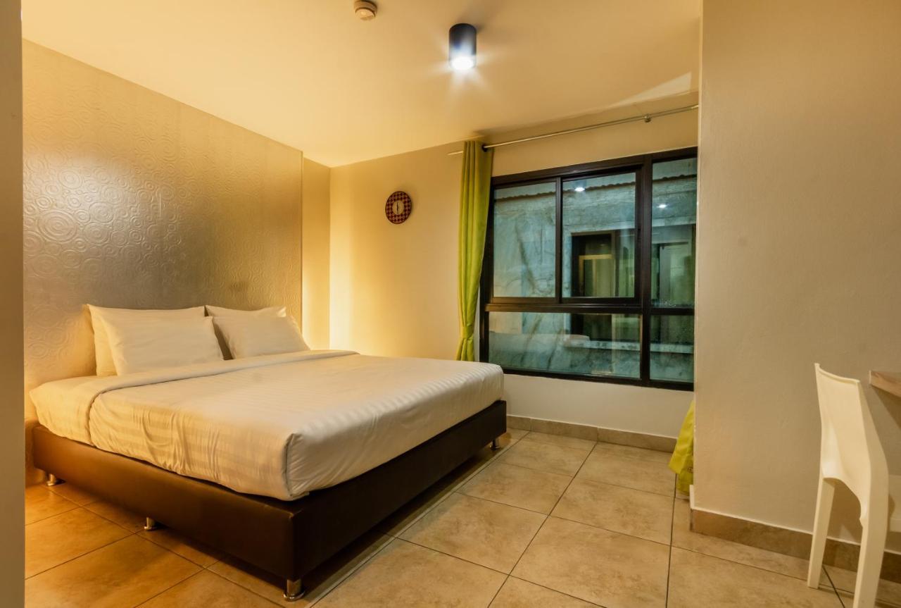 Matini Ratchada 32 Hotel Банкок Екстериор снимка