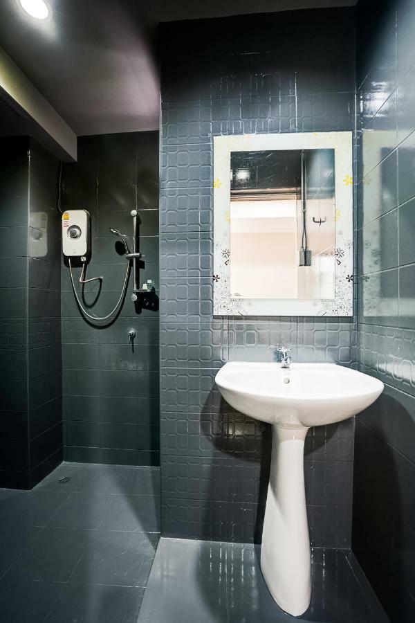 Matini Ratchada 32 Hotel Банкок Екстериор снимка