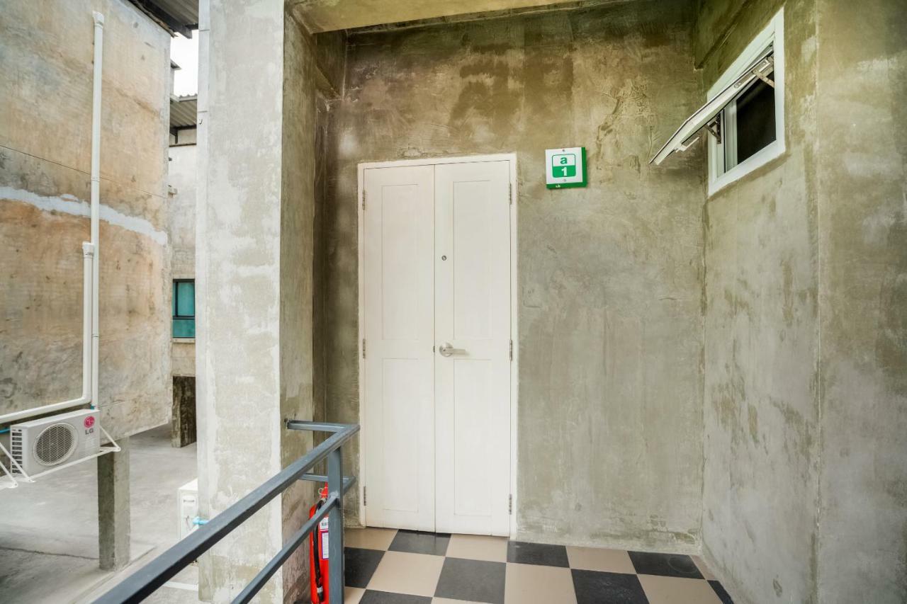 Matini Ratchada 32 Hotel Банкок Екстериор снимка